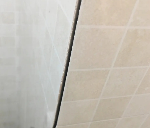 黄山瓷砖空鼓维修公司分享阳台瓷砖脱落的修复过程可以分为以下几个步骤