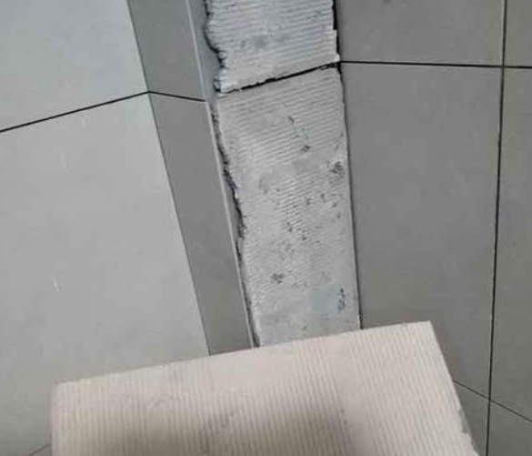 黄山瓷砖空鼓维修公司分享下厨房瓷砖脱落的补救措施。
